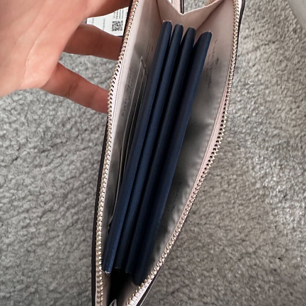 NWT! Kate Spade Lucy Medium L-Zip Wristlet -Blue Signature Spade Floral - Picture 3 of 4